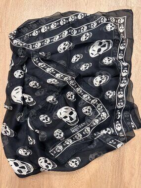Alexander McQueen Classic Skull Silk Scarf Black Ivory NWOT
